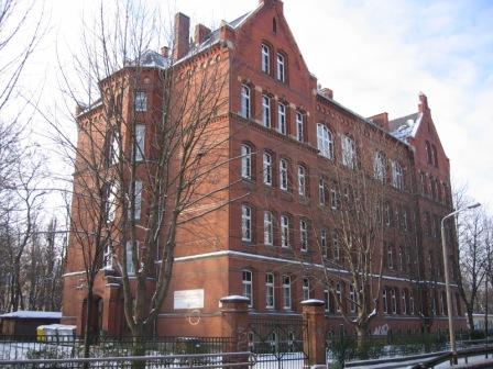 Schulgebude im Jahr 2006